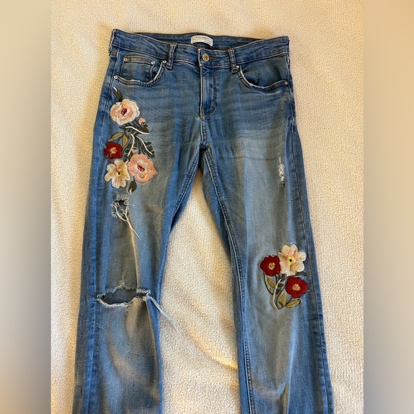 Zara Embroidered Floral Low Rise Skinny Jeans - Picture 2 of 5